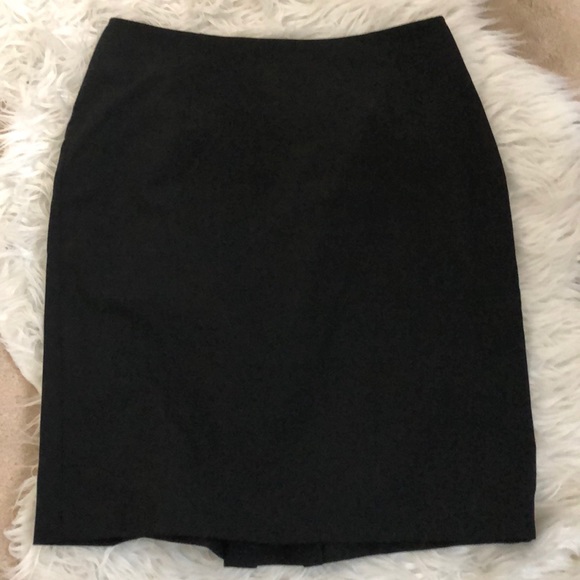 Banana Republic Dresses & Skirts - Banana Republic black skirt size 4